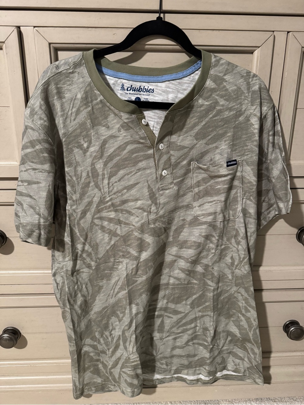 chubbies Olive Leaf-Pattern Short Sleeve Henley